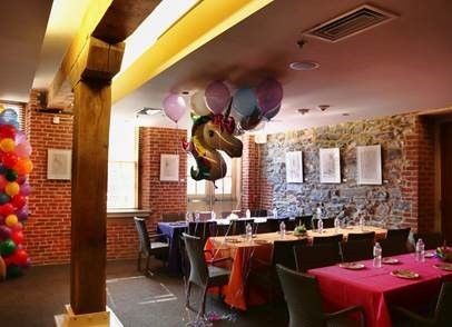 private birthday party tables and baloons